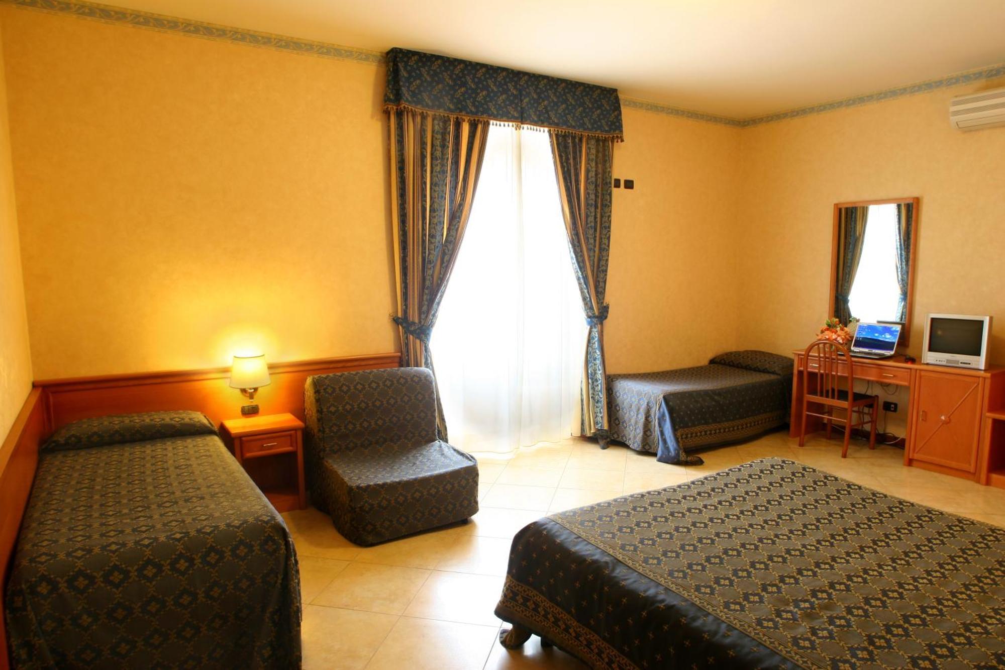 Quadruple Room,1553891119:JPEG